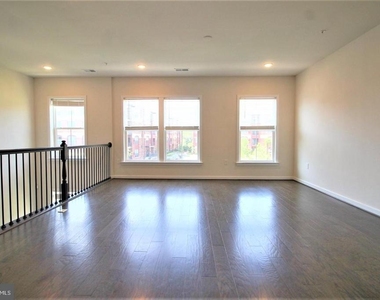 3974 Norton Place - Photo Thumbnail 5