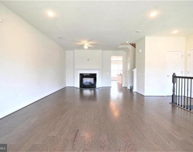 3974 Norton Place - Photo Thumbnail 6
