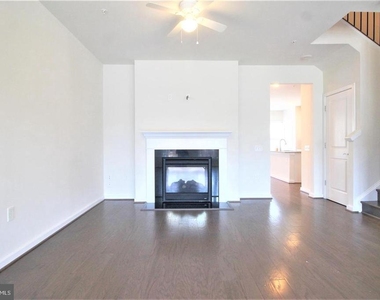 3974 Norton Place - Photo Thumbnail 7