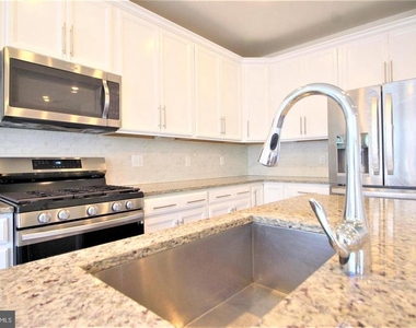 3974 Norton Place - Photo Thumbnail 11