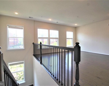3974 Norton Place - Photo Thumbnail 3
