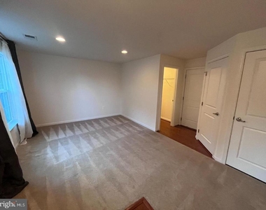 1118 Oakwood Street - Photo Thumbnail 1