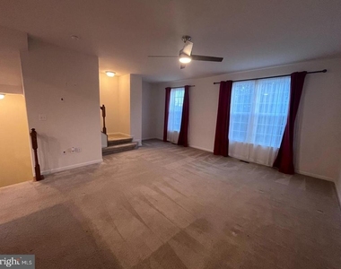 1118 Oakwood Street - Photo Thumbnail 6