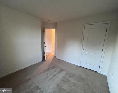 1118 Oakwood Street - Photo Thumbnail 15