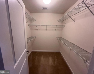 1118 Oakwood Street - Photo Thumbnail 10