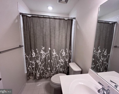 1118 Oakwood Street - Photo Thumbnail 17
