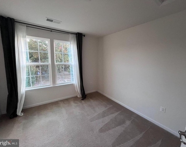 1118 Oakwood Street - Photo Thumbnail 14