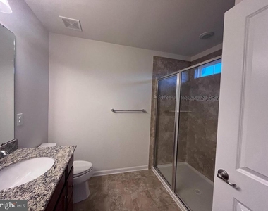 1118 Oakwood Street - Photo Thumbnail 12