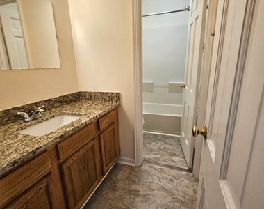 125 Williams Street E - Photo Thumbnail 13