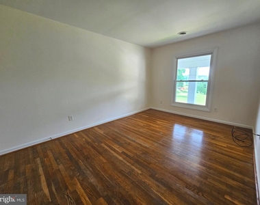 125 Williams Street E - Photo Thumbnail 8