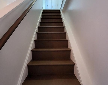 649 Spencer Street E - Photo Thumbnail 12