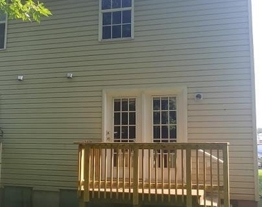 649 Spencer Street E - Photo Thumbnail 1