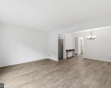 975 S Taylor Street - Photo Thumbnail 7