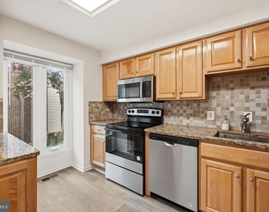 975 S Taylor Street - Photo Thumbnail 11