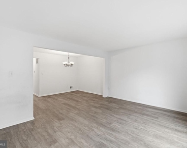 975 S Taylor Street - Photo Thumbnail 6