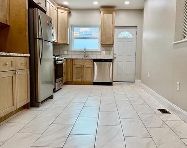 2126 S Iseminger Street - Photo Thumbnail 5
