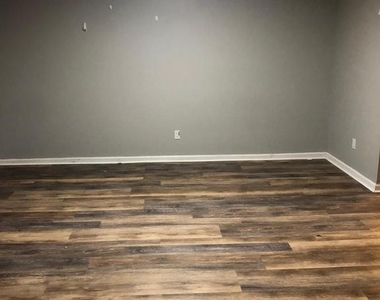 12214 Medford Road - Photo Thumbnail 4