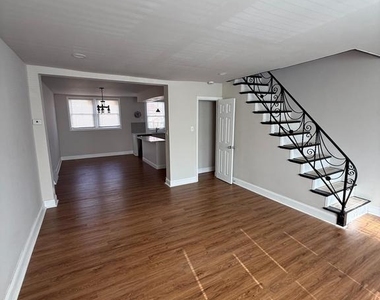 4427 Vista Street - Photo Thumbnail 2