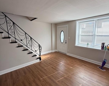 4427 Vista Street - Photo Thumbnail 1