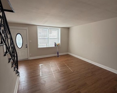 4427 Vista Street - Photo Thumbnail 3