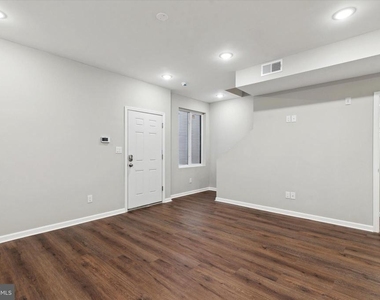 1230 N Marshall Street - Photo Thumbnail 5
