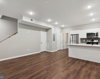 1230 N Marshall Street - Photo Thumbnail 8