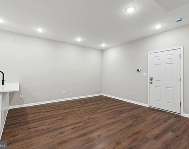 1230 N Marshall Street - Photo Thumbnail 6
