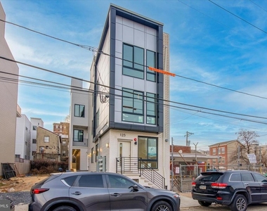 1230 N Marshall Street - Photo Thumbnail 12