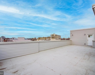1230 N Marshall Street - Photo Thumbnail 9