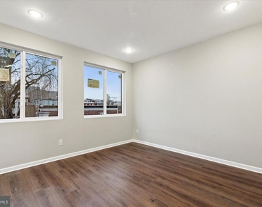 1230 N Marshall Street - Photo Thumbnail 1