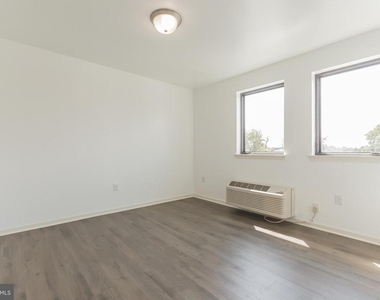6778 Ridge Avenue - Photo Thumbnail 4