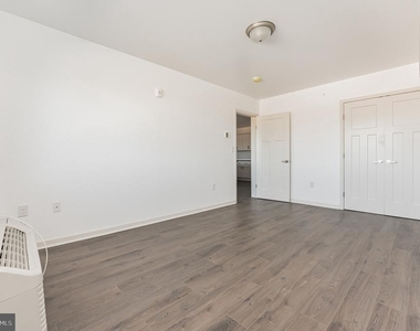 6649 Ridge Avenue - Photo Thumbnail 7