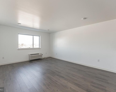 6649 Ridge Avenue - Photo Thumbnail 6