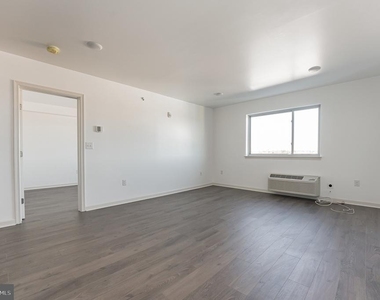 6649 Ridge Avenue - Photo Thumbnail 4