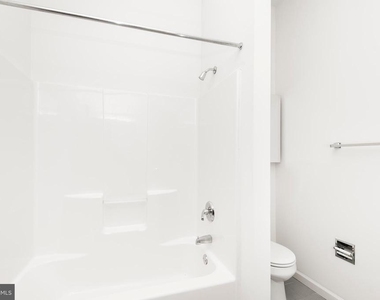 1825 Spruce Street - Photo Thumbnail 3