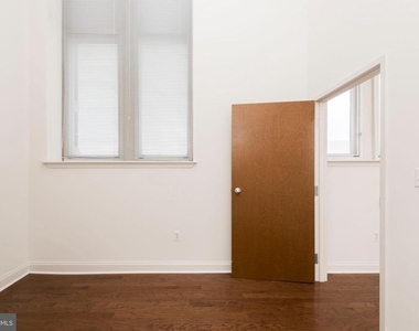 1825 Spruce Street - Photo Thumbnail 2