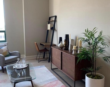 2130 Arch Street - Photo Thumbnail 8