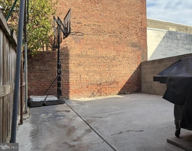 2729 E Cambria Street - Photo Thumbnail 13