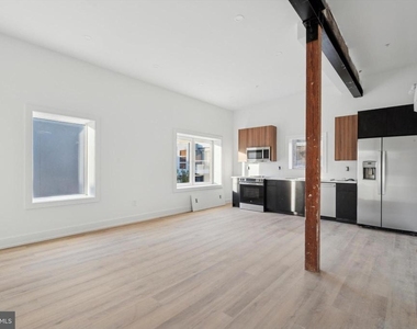 808 N 3rd Street - Photo Thumbnail 2