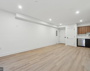 808 N 3rd Street - Photo Thumbnail 6