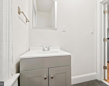 718 S 3rd Street - Photo Thumbnail 3