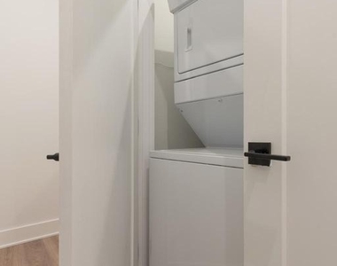 1421 E Columbia Avenue - Photo Thumbnail 40