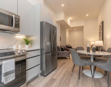 1421 E Columbia Avenue - Photo Thumbnail 2