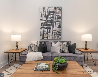 1421 E Columbia Avenue - Photo Thumbnail 4