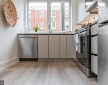 1421 E Columbia Avenue - Photo Thumbnail 9