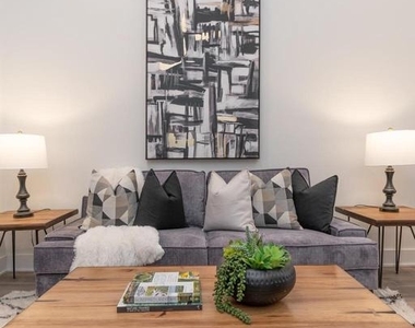 1421 E Columbia Avenue - Photo Thumbnail 12