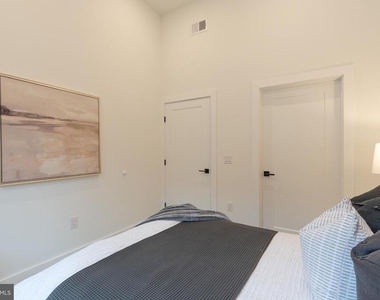 1421 E Columbia Avenue - Photo Thumbnail 32