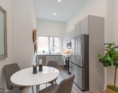 1421 E Columbia Avenue - Photo Thumbnail 6