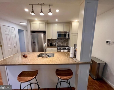 136 N Bread Street - Photo Thumbnail 4