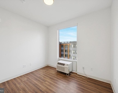 4240 Chestnut Street - Photo Thumbnail 6